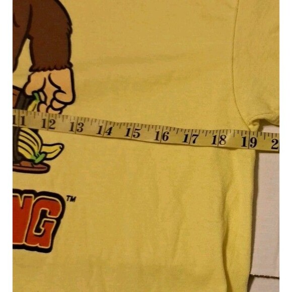 Donkey Kong Men’s Large Yellow Nintendo T-Shirt Sitting on Barrels Graphic Tee - Picture 5 of 6